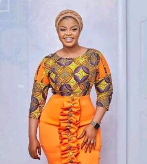 Ways ladies can combine Ankara  fabric with crepe  material